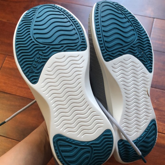Vessi everyday 2.0 waterproof shoes size 5 - Picture 2 of 3
